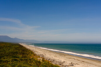 Strand an der Westküste von Neuseeland
