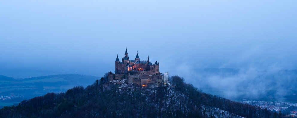 Die Burg Hohenzollern in der nähe von Hechingen im Morgengrauen