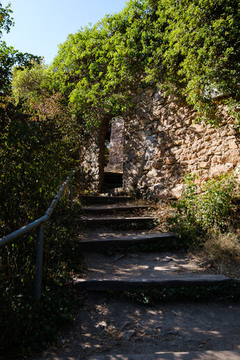 Eingang in die Burg bzw. Ruine Rheingrafenstein auf der TourNatur Wanderweg