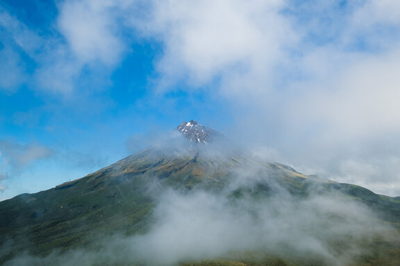 Taranaki / Mt. Egmont covered in clouds